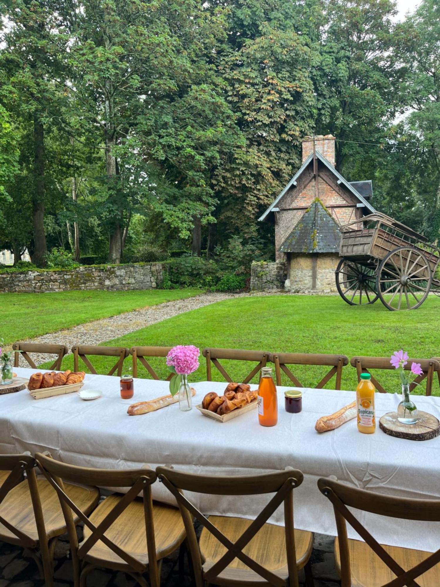NeufmesnilAbbaye De Blanchelande住宿加早餐旅馆 外观 照片